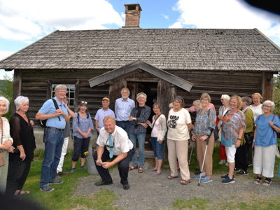 u3a foran Prøysenstua 